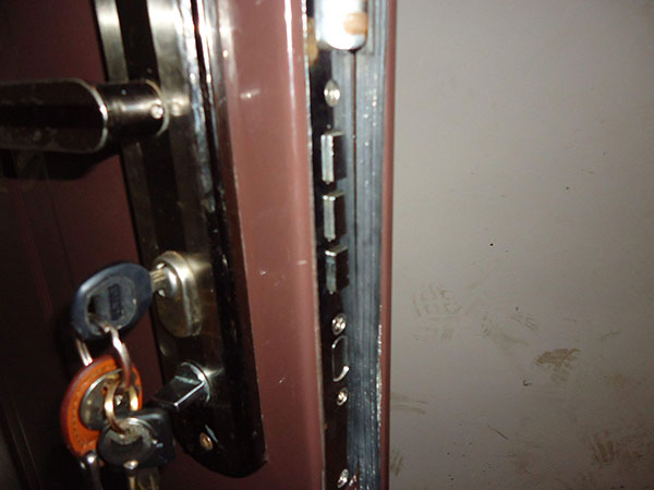 普安县防盗门换锁芯注意事项